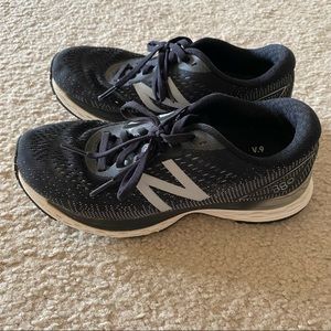 New Balance: Black and Gray Sneakers size 7